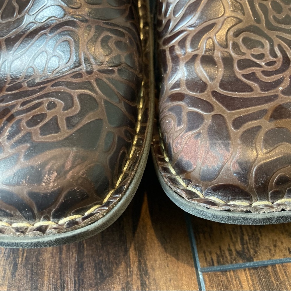 Clogs - Picture 9 of 9